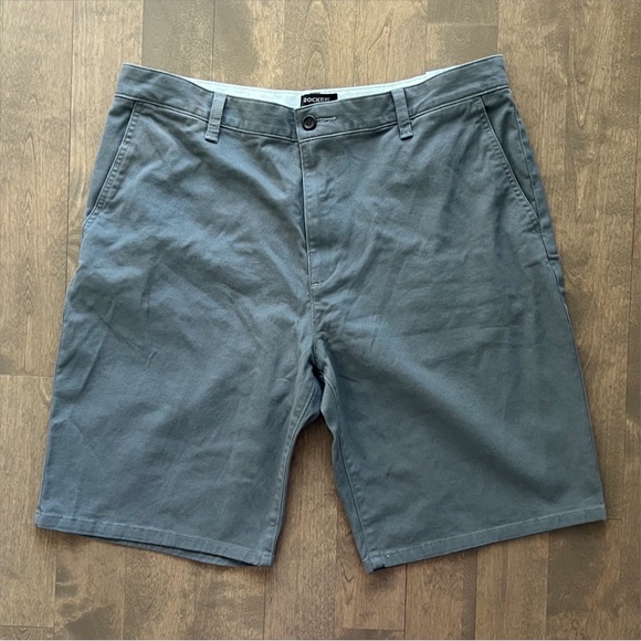 Dockers Grey Flat Front Shorts Charcoal size 36 - Picture 2 of 6